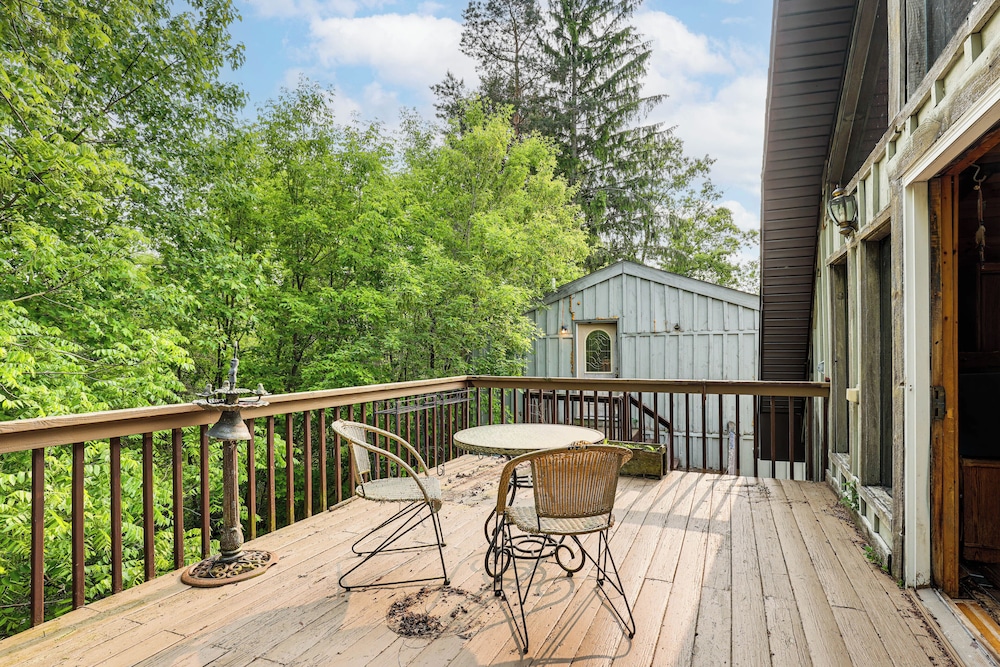 Swim & Sip: Creative Retreat 2 Mi to Owasco Lake