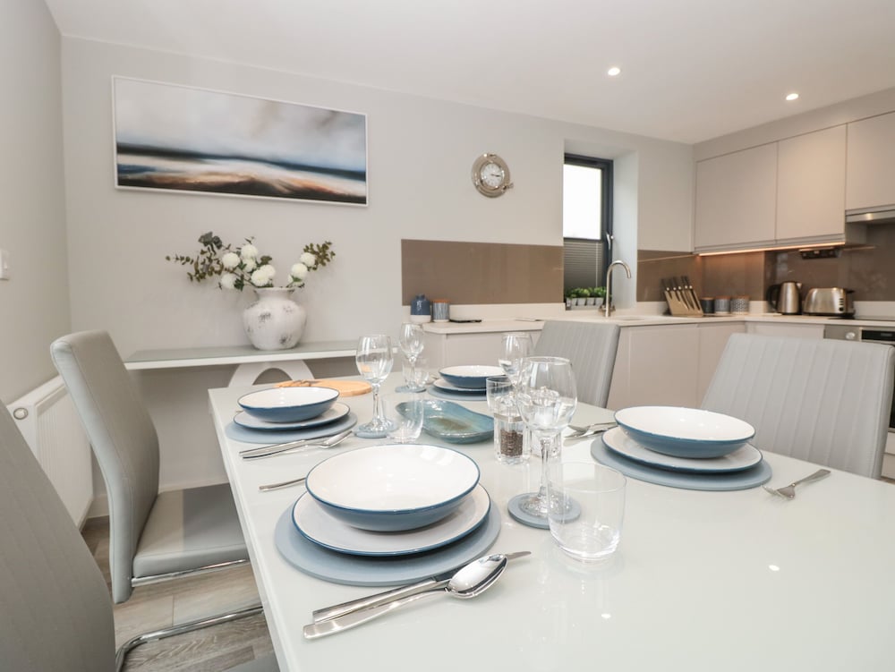1 De Courcey House