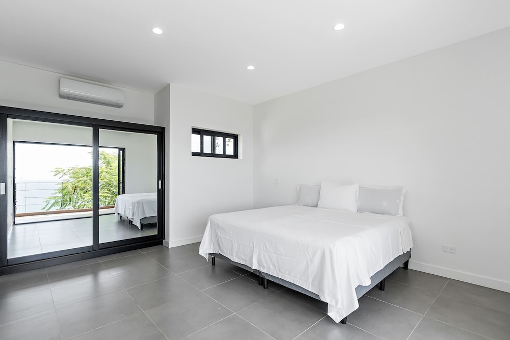 Luxury 5BR Oceanview Villa with Infinity Pool, King Beds, and Sunset Views Over Playa Prieta