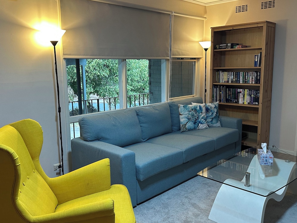 Charming 3 Bedroom Home in Garran, Perfect for Families and Groups