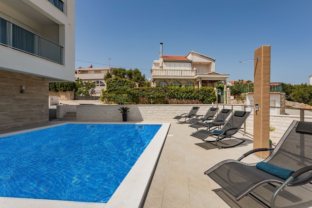 Villa Compass Luxury in a natural bay view 2