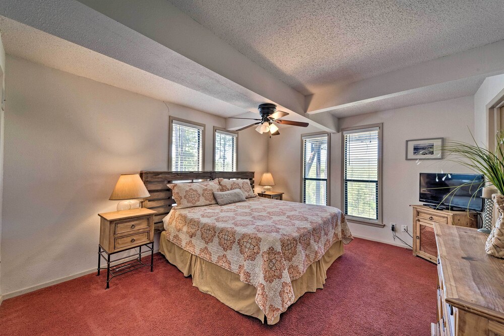 Ruidoso Home w/ Private Wet Bar & Pool Table view 3