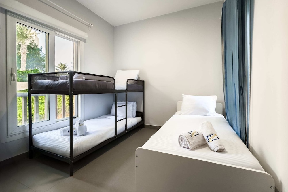 Xuru Stays I The 2bdr Warmhearted Waterside Apt