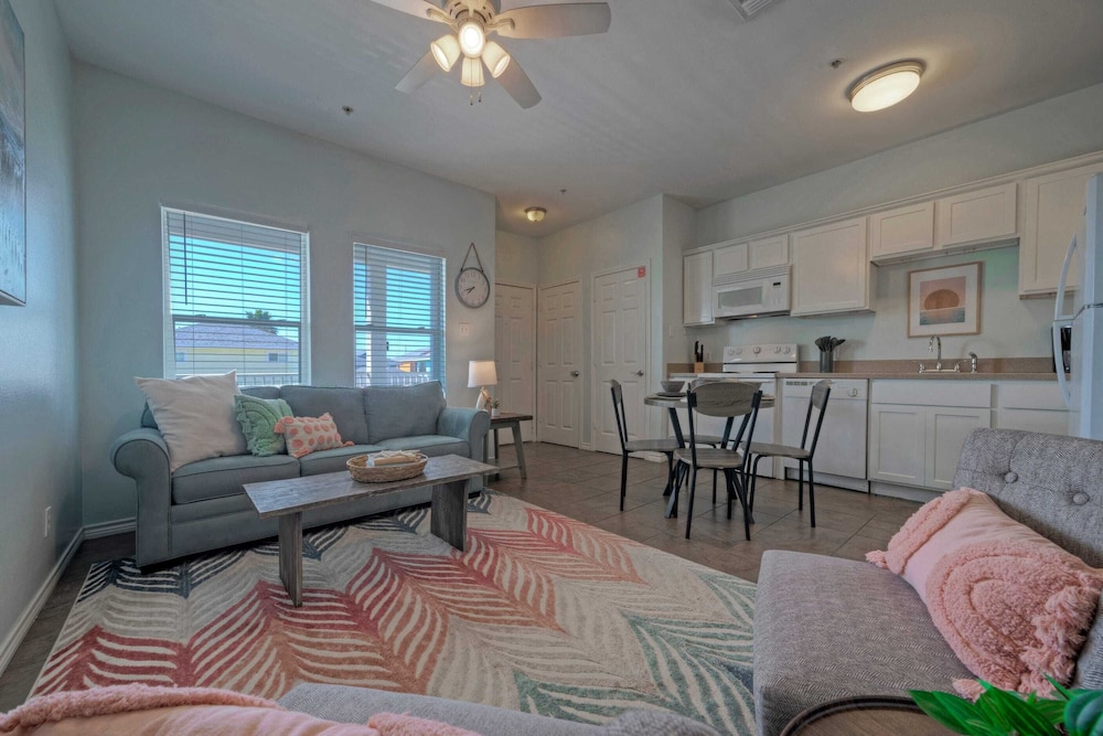 9 Costa Bahia Condos Sleeps 48 + Pool Minutes to the Beach