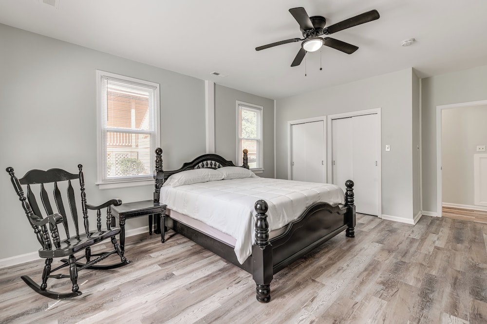 11 Mi to Fort Lee: 30-acre Retreat w/ Scenic Views