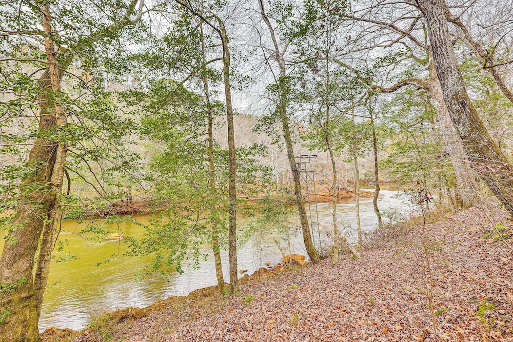 Fish, Boat & Hike: Pet-friendly Cabin in Arkansas