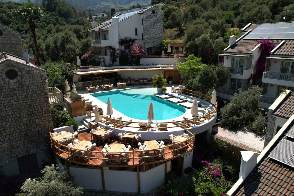 Pilos Suites
