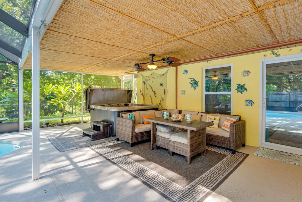 Private Backyard Oasis: Cocoa Family Home!