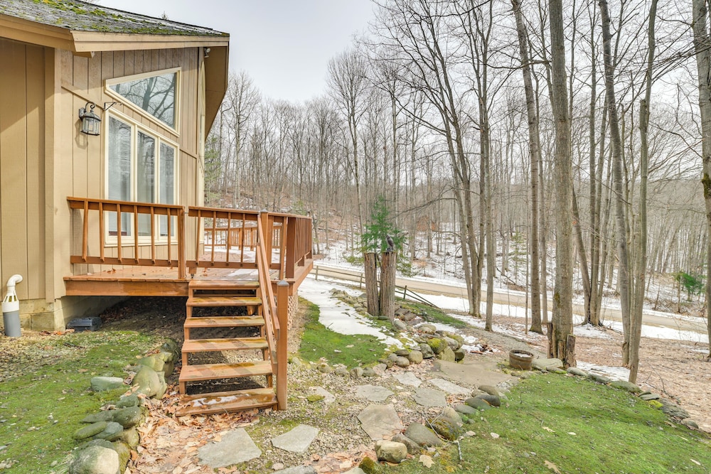 4 Mi to Lake Bellaire: Home w/ Deck & Pool Access!