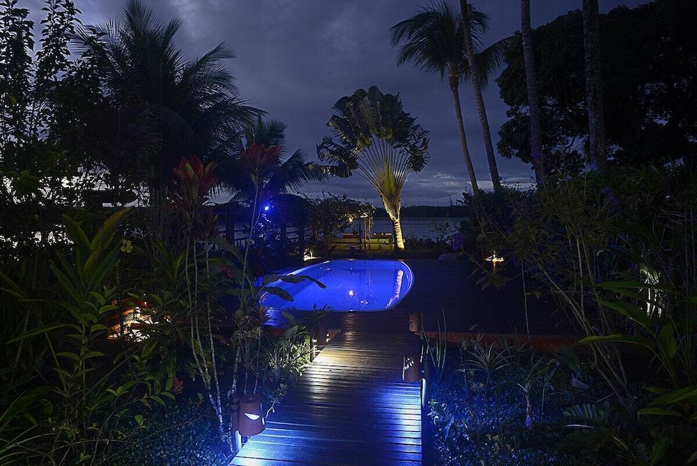 Casa de Temporada Felicidade, 38 Hóspedes, 2 Piscinas, 9 Suítes e 2 Churrasqueiras em Itacaré Bahia