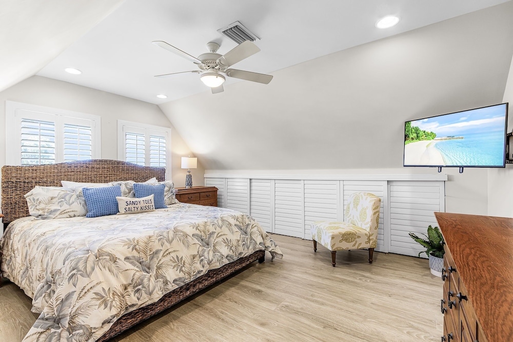 249 Pearl Paradise: 3br/3ba Pool Home! 3 Bedroom Home