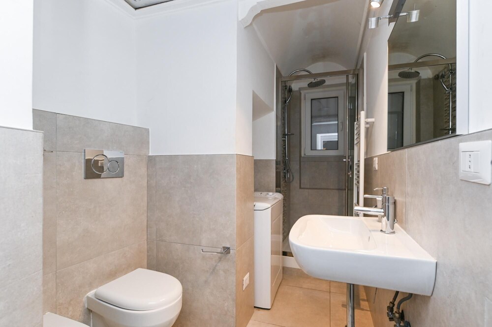 Gorgeous Trastevere Loft On The River