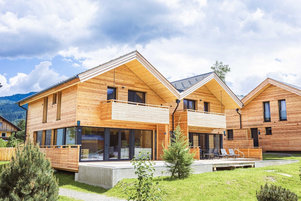 Attractive Holiday Home With Pool