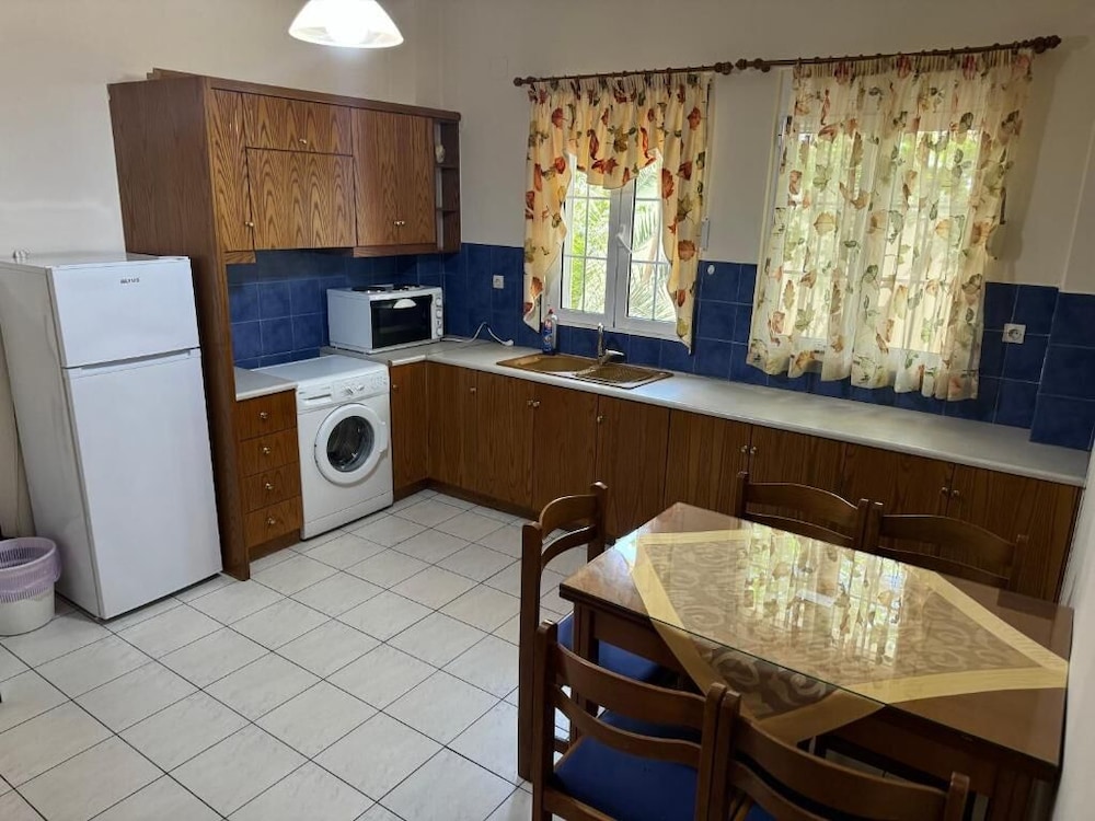 Michalis Studios & Apartments