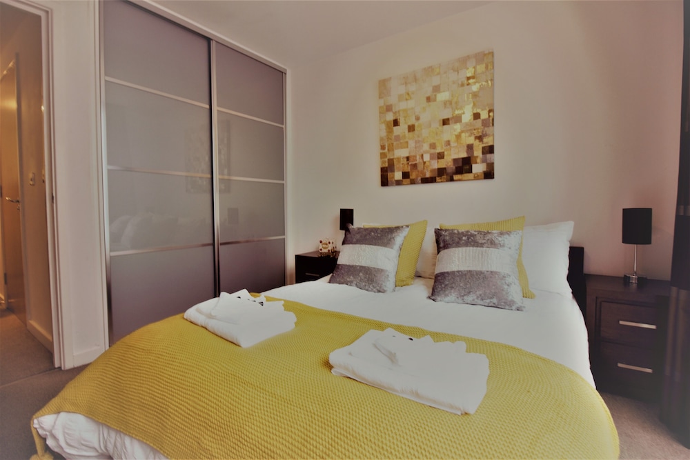 Solace Apartment Milton Keynes view 4
