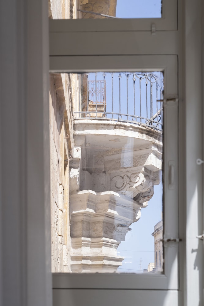 Hotel The Coleridge - Image 1