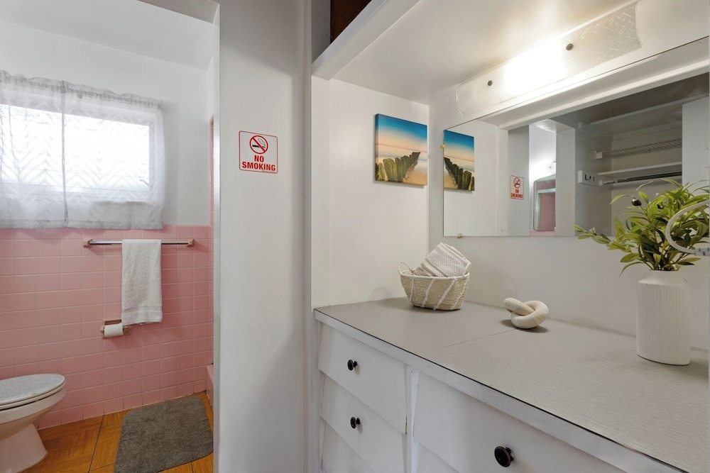 1BR Studio w/ Parking, Pet Friendly & BBQ Area