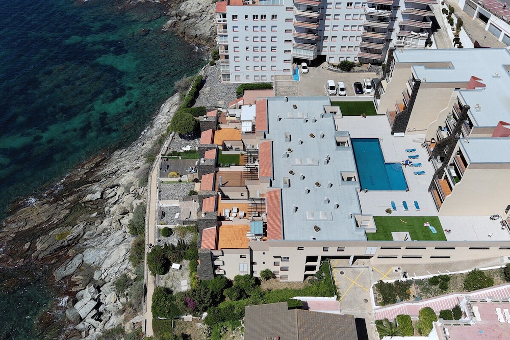 Apartment in Roses Near Rock Beach