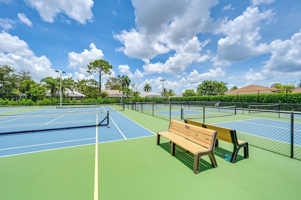 Resort Community Escape: Naples Home 5 Mi to Beach