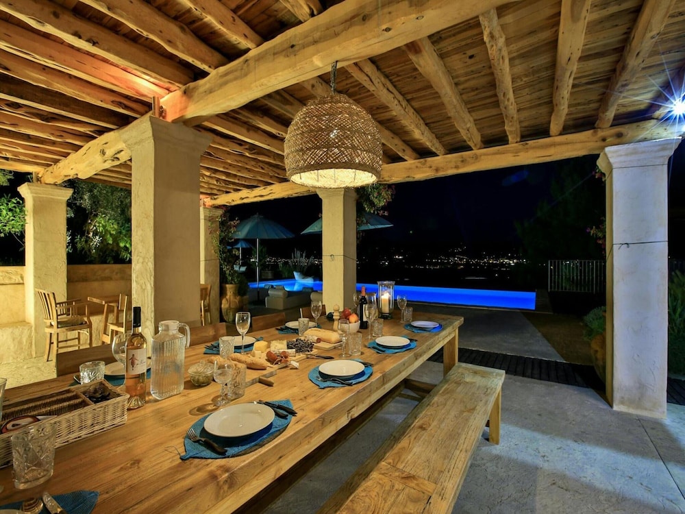 Cozy Holiday Home With Outdoor Cinema