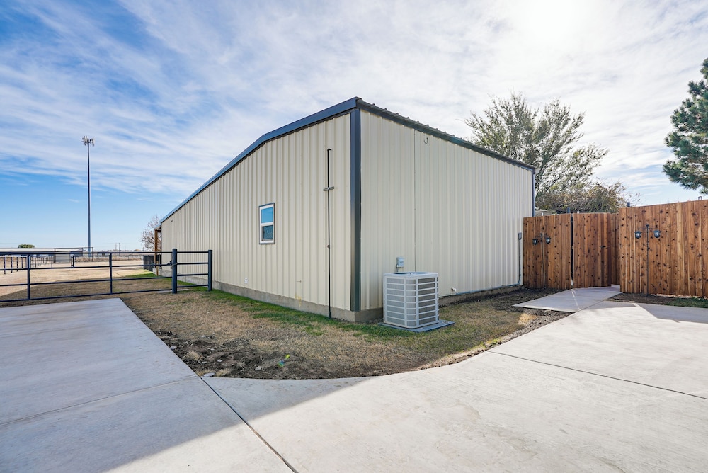 Fenced Yard: Modern Barndominium in Amarillo!