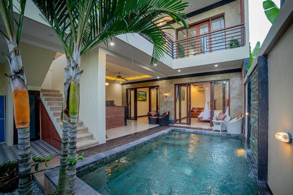 Bulan Adi Villa By Reccoma
