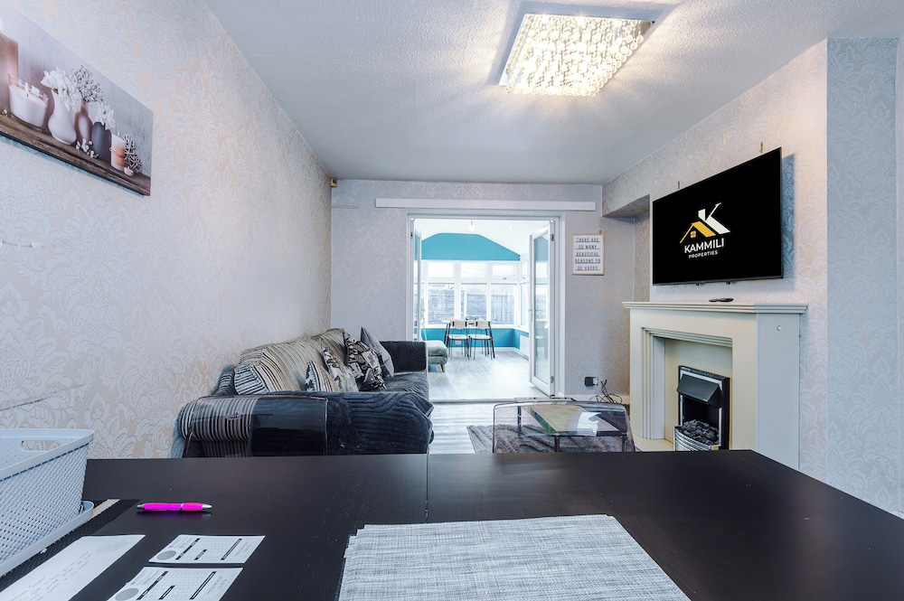 Modern 3-Bed - Near Etihad & City Centre
