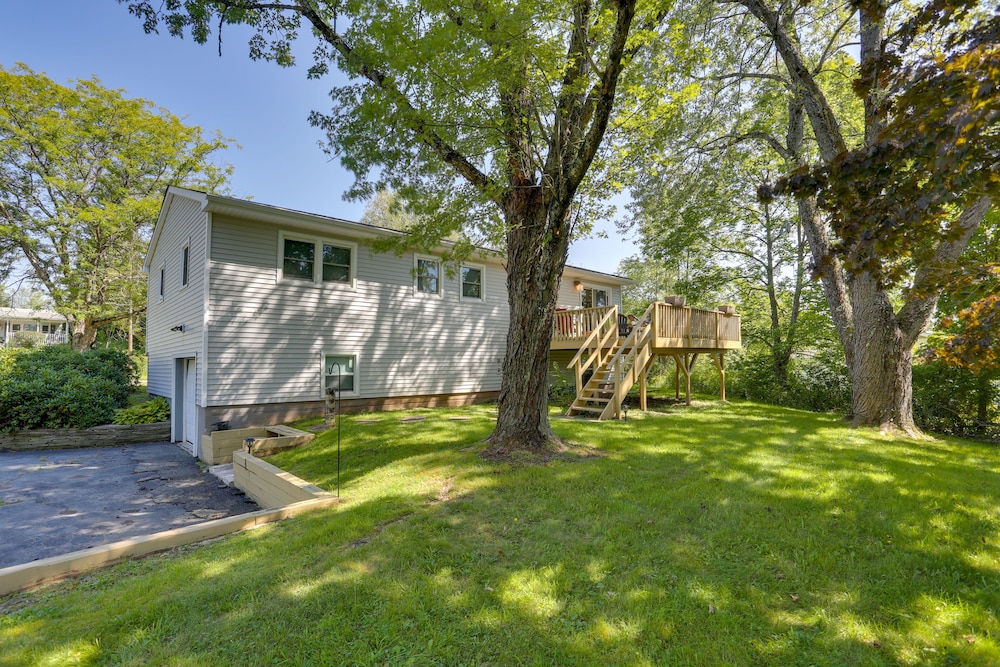 Kiamesha Lake Home w/ Deck: 4 Mi to Resorts World! view 4