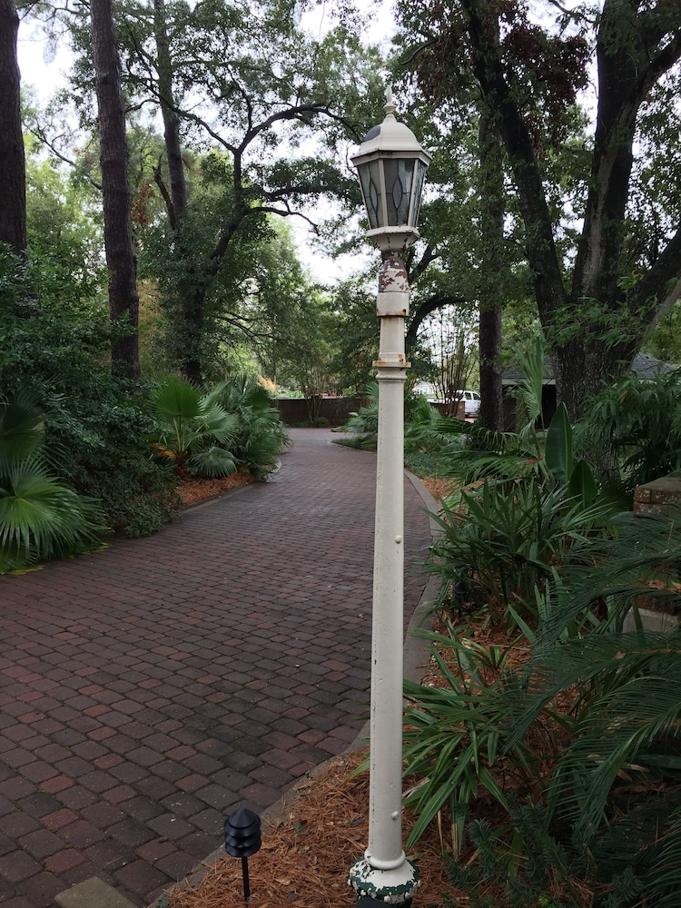 Far View - A Bed & Breakfast Estate