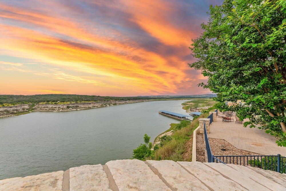 Hill Country Island Retreat