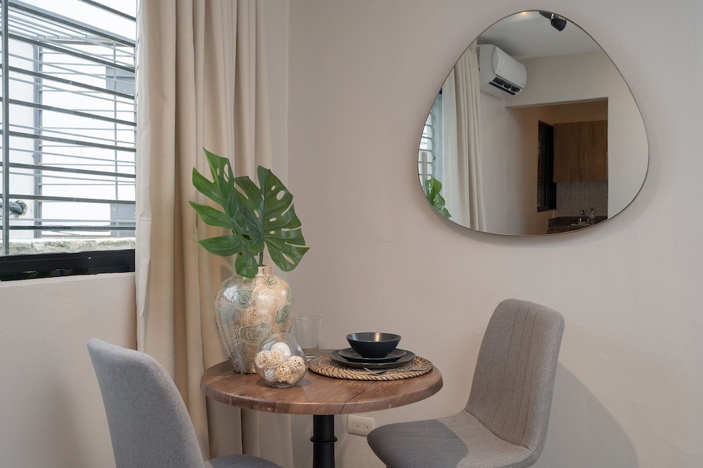 Plaza Colonial Residence By YellowKey