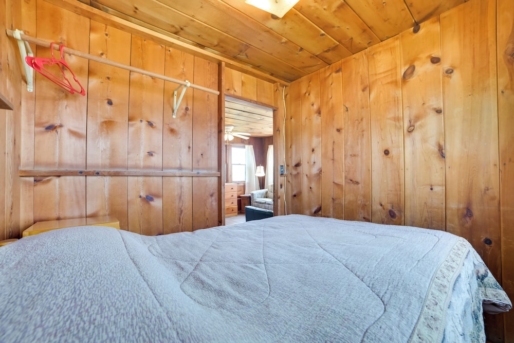Cabin 8 on Lake Huron in Les Cheneaux Islands!