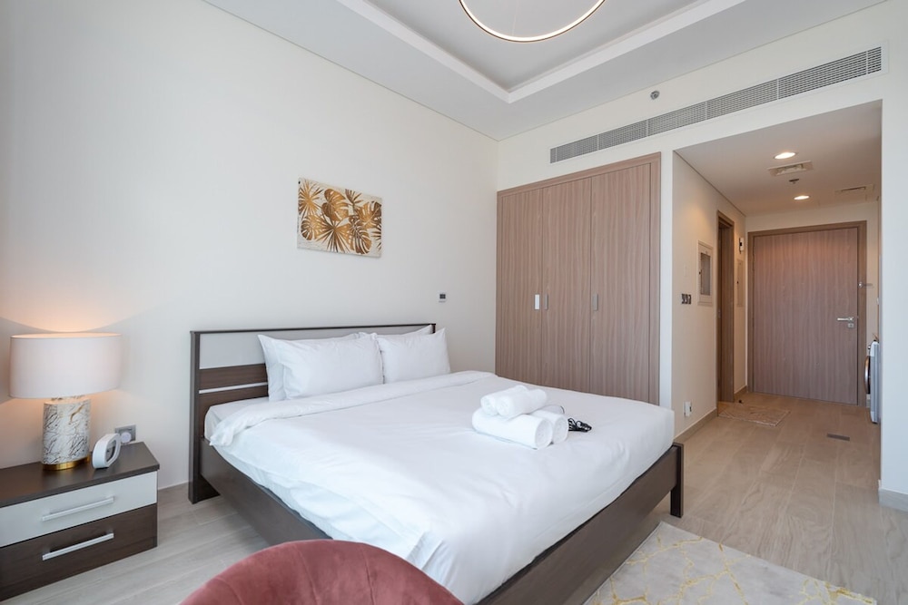 Wonderful Studio Apartment With Balcony at Farhad Azizi
