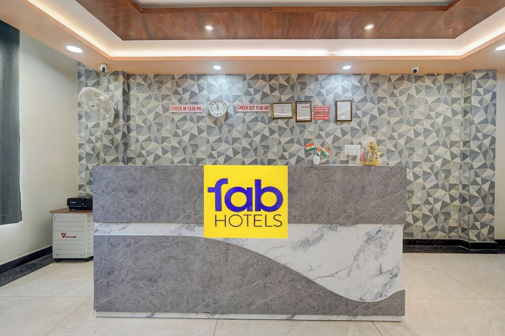 Fabhotel Raas Plaza
