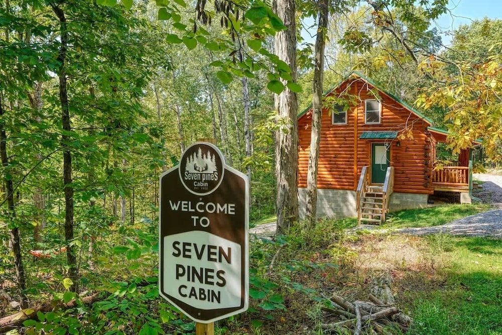Seven Pines Cabin - Secluded in Hocking Hills