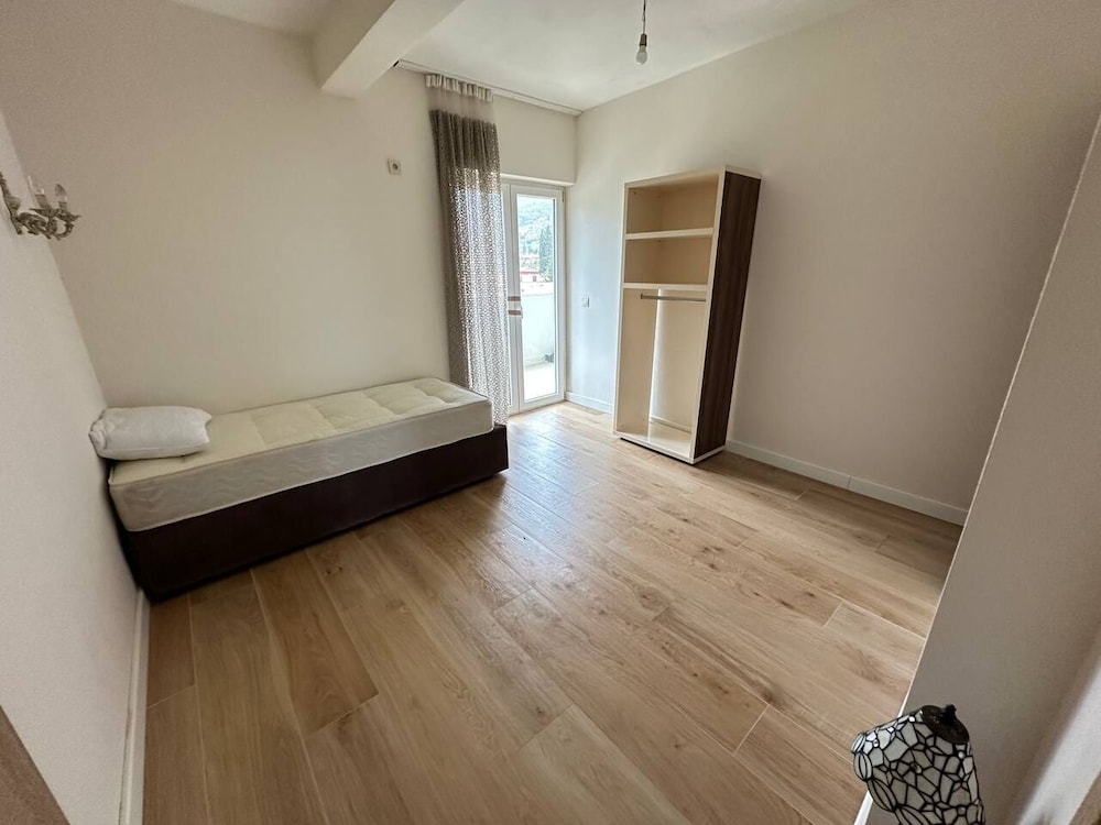 Guest House West Gate