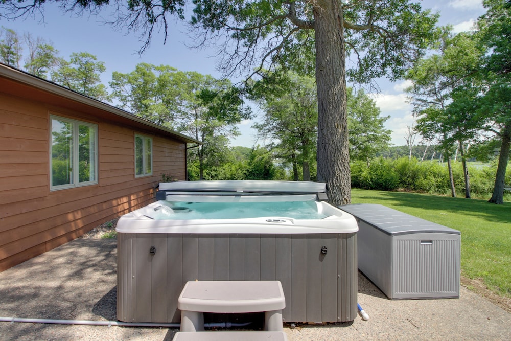 Lakefront Home on 17 Acres: 9 Mi to Dtwn Brainerd!