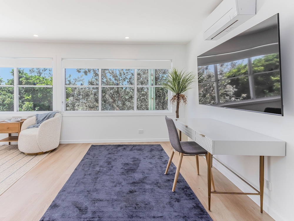 Relax on Marine Parade 2 BDR Apartment