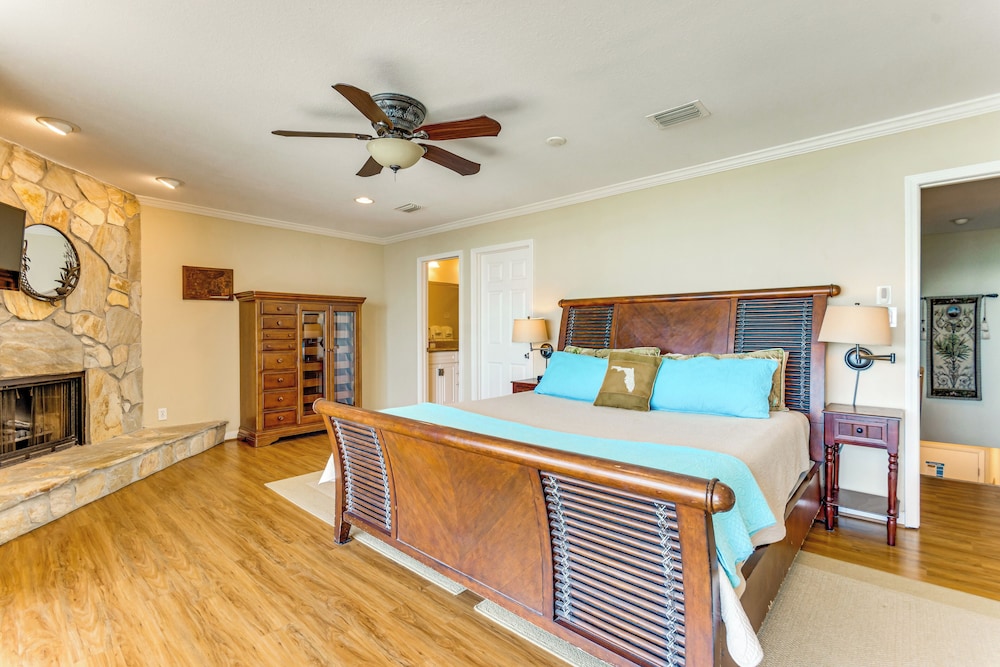 Direct Sand Access! Family Pensacola Beach Retreat