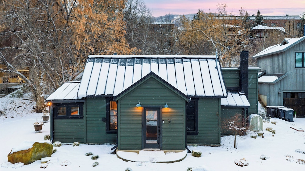 Walk to Park City Mountain Ski Resort & Main St The Safe House by Avantstay