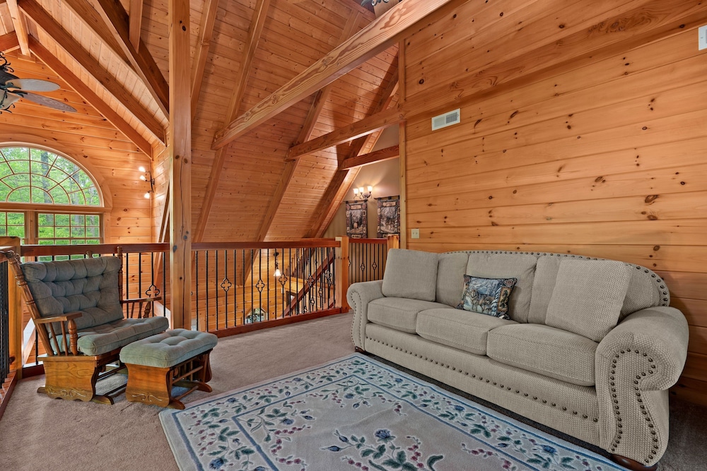Elk Rapids On Cosby Creek 3 Bedroom Cabin