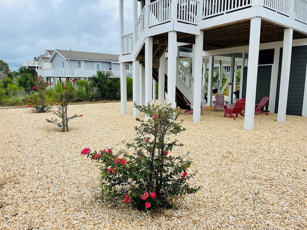 Compass Rose 4 Bedroom Home by RedAwning