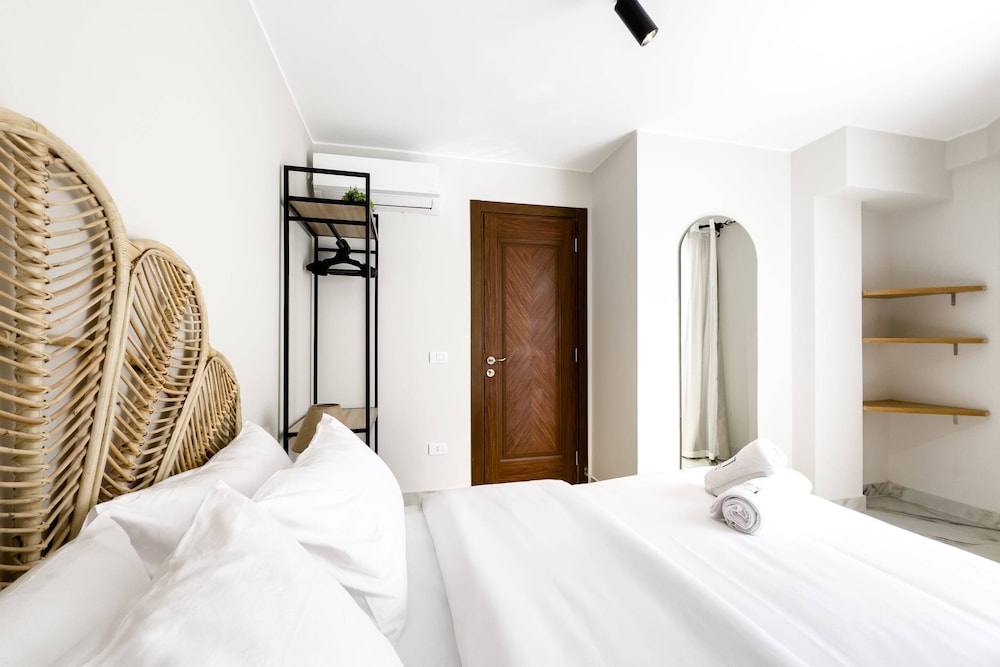 The 2bdr Radiant Residence 5 min to Airport