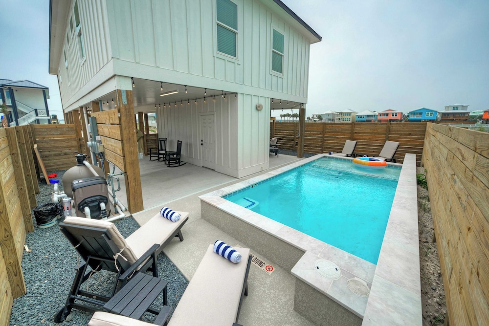 Sleeps 24 2 Homes, Priv Pool, Swing Bar, Patio Lounge Near Nature Preserve