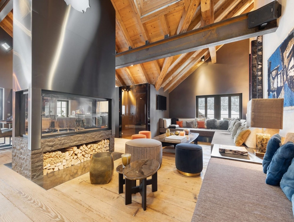 Duplex With Palace Views