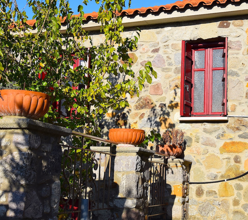 Stonehouses Lemnos