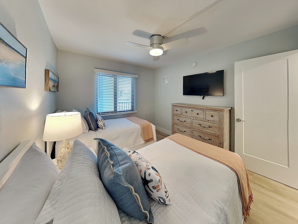 Seaside 2 by Distinctive Beach Rentals