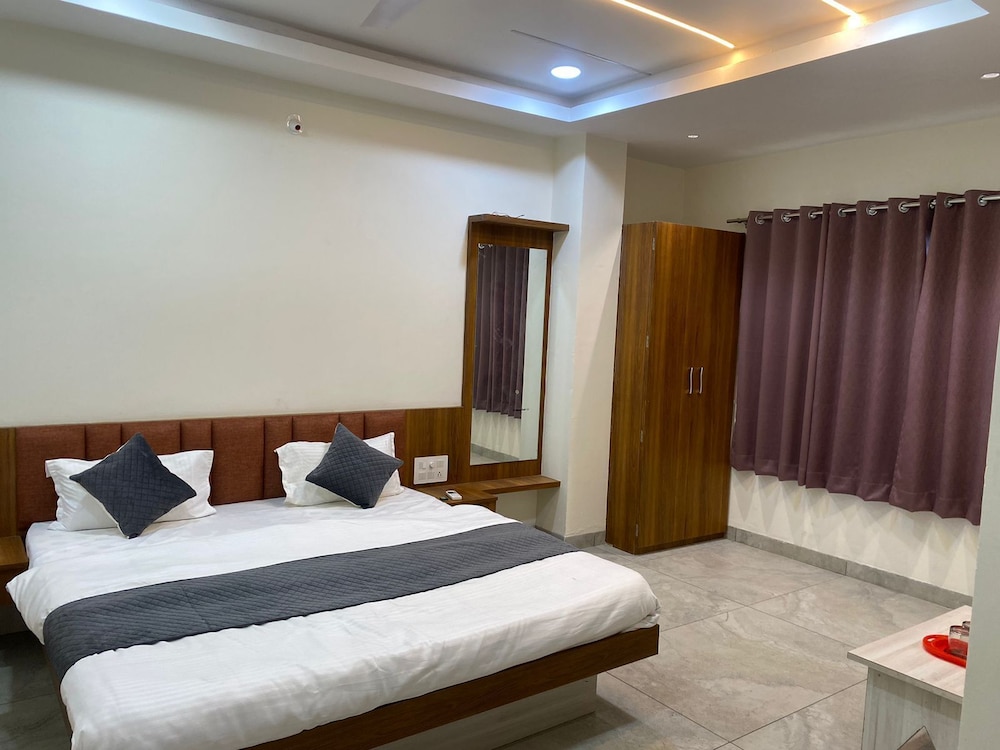 Hotel Shree Nakoda Paradise