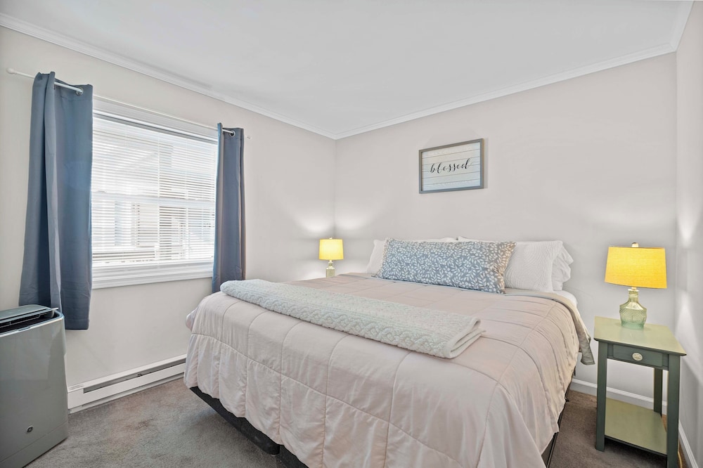Steps to Sand! 3rd-floor North Topsail Beach Condo