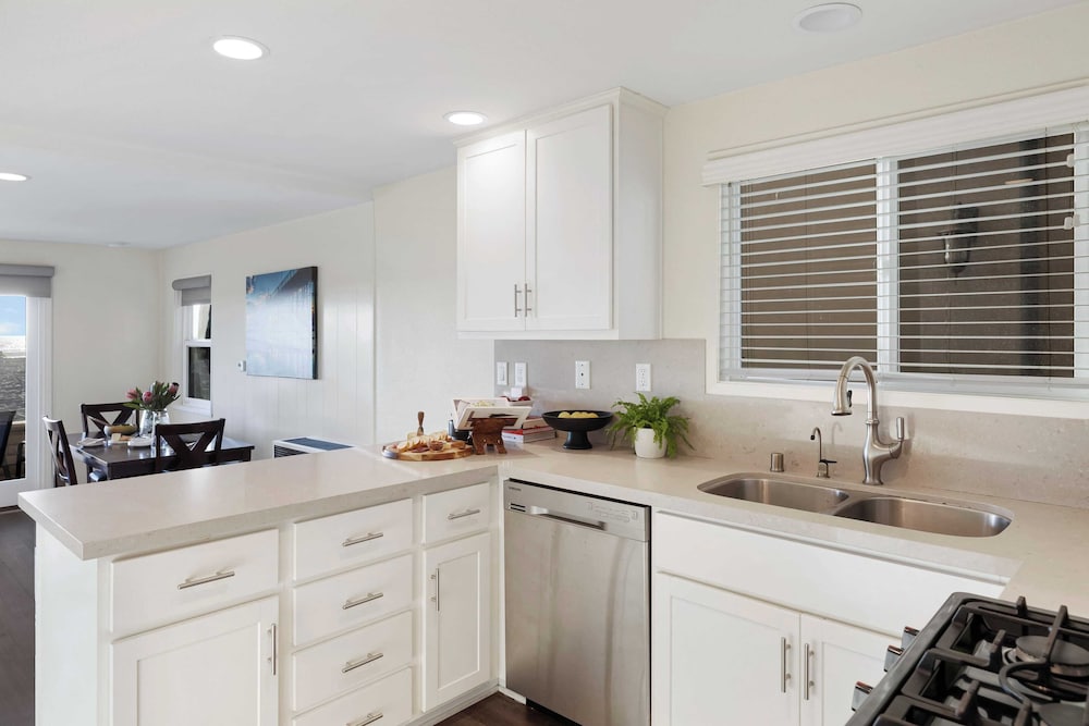 Balboa Breeze by Avantstay Beachfront Retreat + Ocean View
